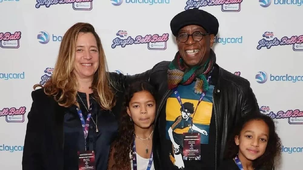 إيان رايت يطالب شقيقته بالاعتذار لزوجته لإنهاء قطيعة 20 عاماً