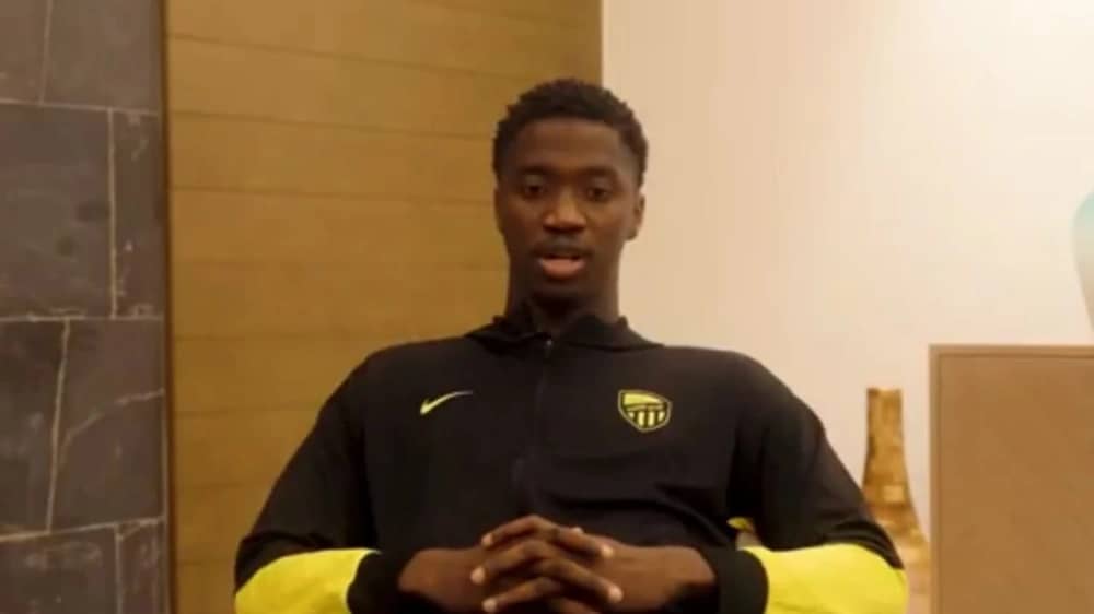 دومبيا: وجود فابينهو وكانتي في الاتحاد يمنحني خبرة كبيرة .. فيديو