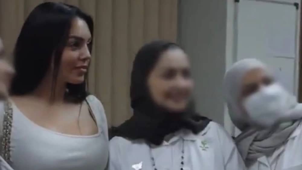 جورجينا رودريغز تزور أطفال مرضى السرطان بالرياض .. فيديو