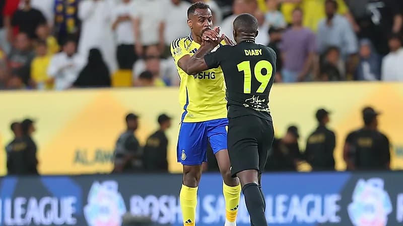 الانضباط تعاقب ديابي ومدرب الأهلي