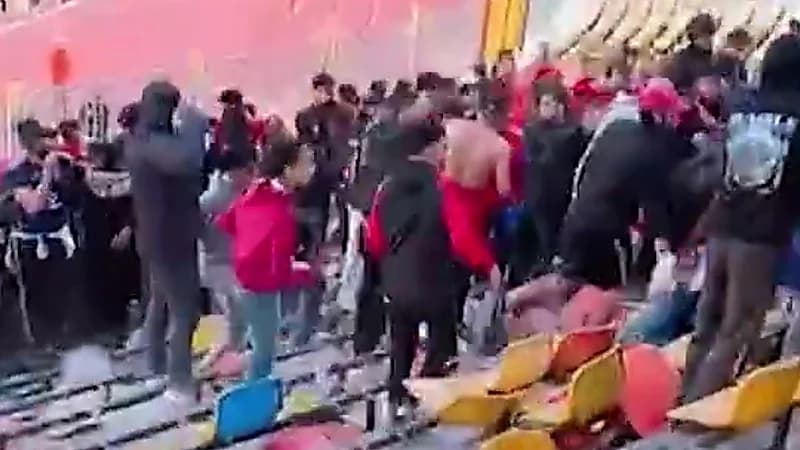 اشتباكات بين جماهير الأهلي المصري بمباراة حرس الحدود .. فيديو