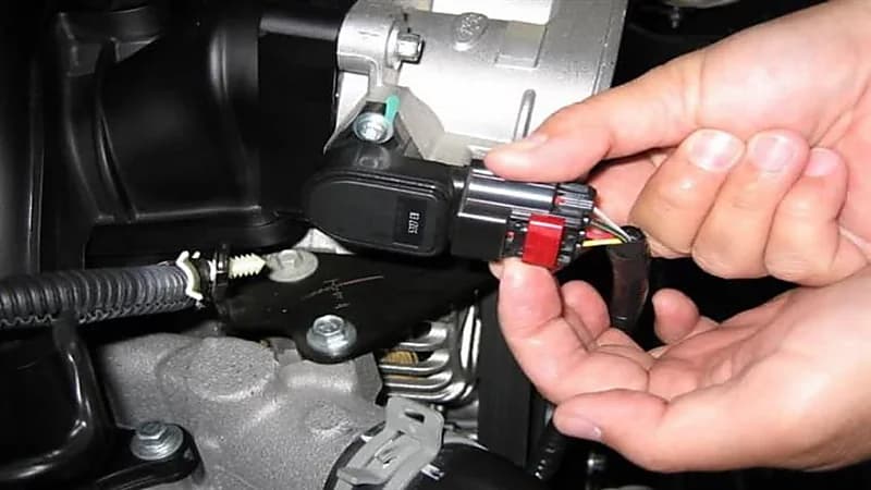 علامات استهلاك السيارة كميات كبيرة من زيت المحرك