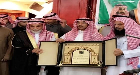 بالصور.. تكريم منقذ طاقم آلية عسكرية بالحد الجنوبي