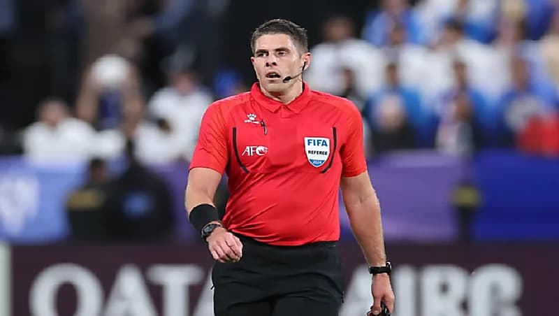 إيفانز يقود مباراة الهلال والدحيل