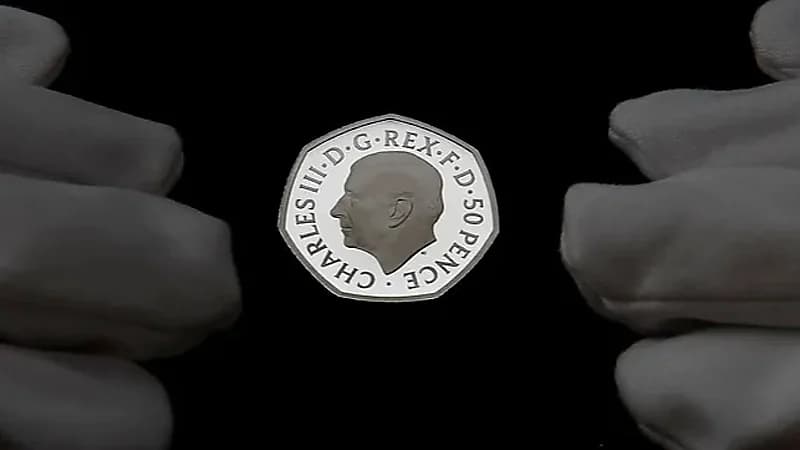 بالصور.. ظهور أول عملة بريطانية بصورة الملك تشارلز