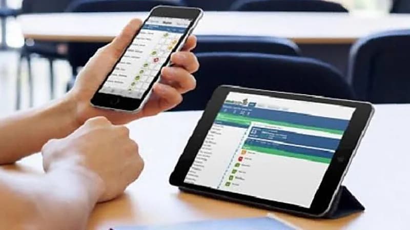 طالب يبعث رسالة طريفة لزملائه بعد تكليفه رئيسًا للشعبة: اتبعوا تعليماتي كي لا اطردكم