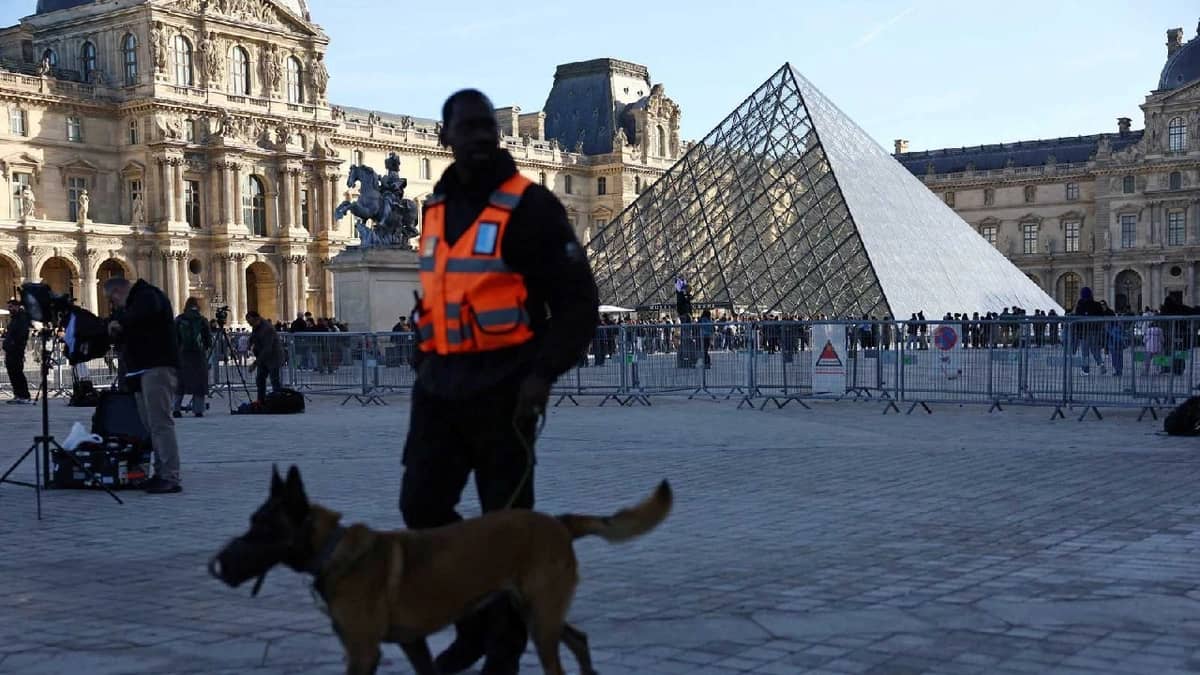 إجراءات أمنية مشددة بمتحف اللوفر بعد حادثة السرقة الأخيرة