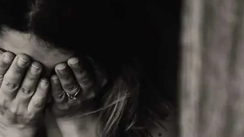 تأييد حكم السجن على طبيب متهم بالتعدي على بناته