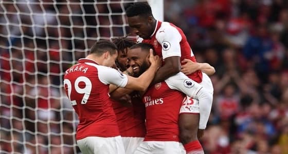 أرسنال يفوز على الستوك بثلاثية نظيفة