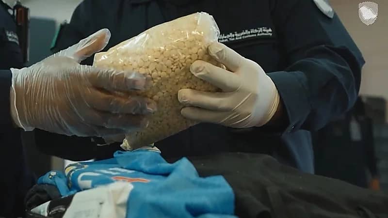 إحباط 4 محاولات لتهريب 261 ألف حبة من الإمفيتامين و10 كيلوغرام من الشبو.. فيديو