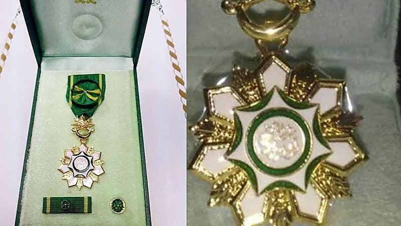 توجيه بسحب الأوسمة ممن يفصل من الخدمة لأسباب تأديبية .. صور