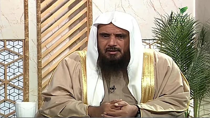 حكم أخذ الهدية مقابل الشفاعة.. فيديو