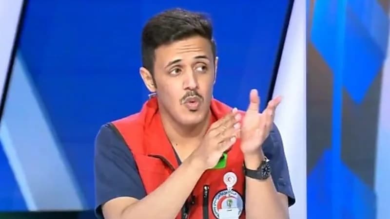 بالفيديو: مسعف يوضح كيفية إنقاذ مريض أصيب بـ"غصة"