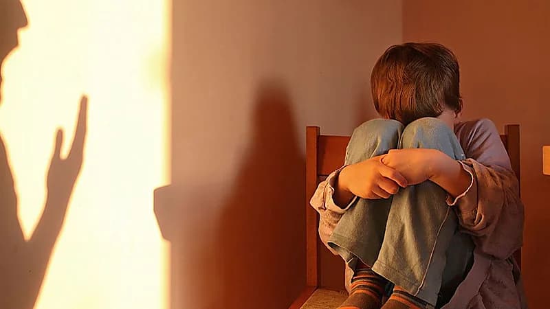 طفل يخدر 7 من أصدقائه في المدرسة ويقودهم لاعتداء جنسي مروع