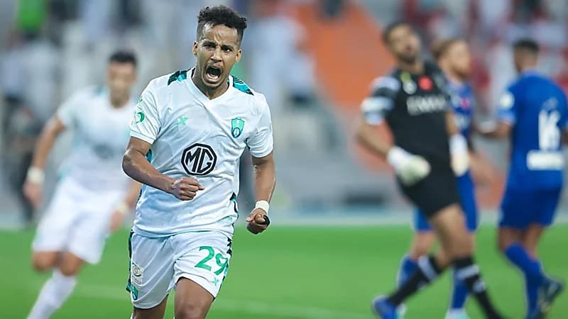 الأهلي يتمسك بلاعبيه المحليين