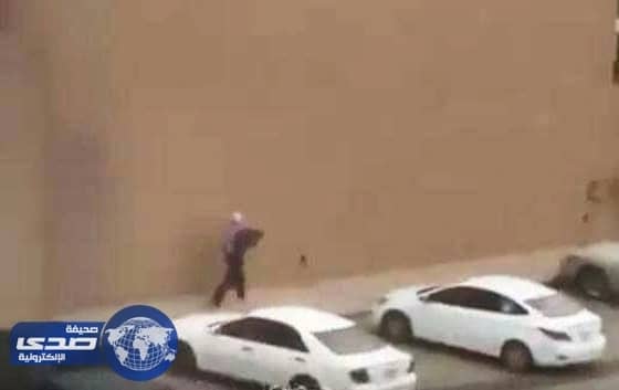 بالفيديو.. شرطة الرياض تطيح بسارق كاشير ماكدونالدز
