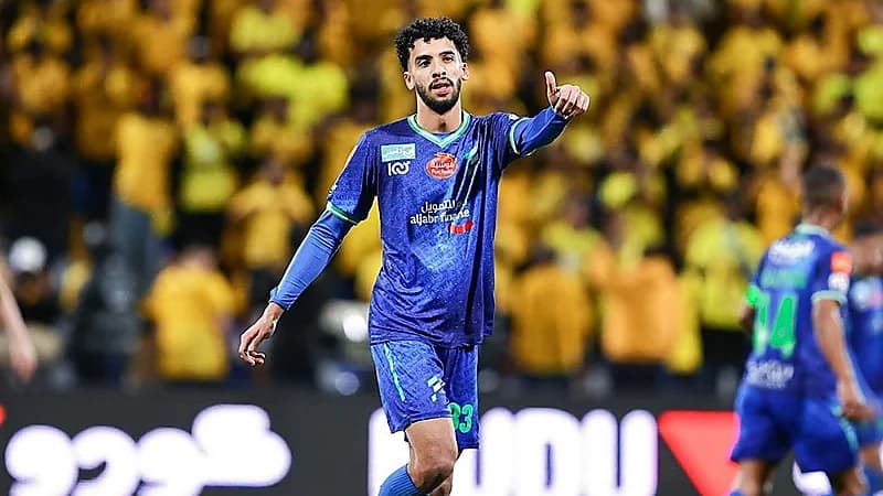 الهلال يزاحم النصر والأهلي على نجم الفتح