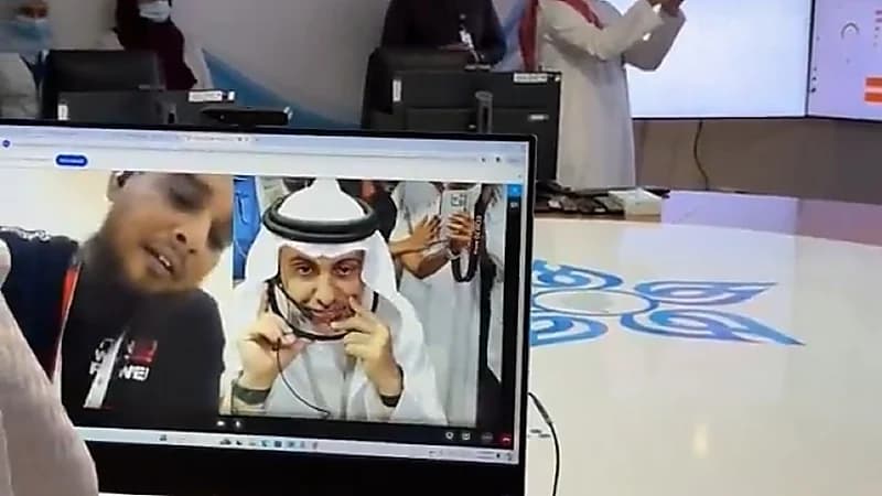 وزير الصحة يطمئن على حالة حاج هندي أثناء جولته الميدانية .. فيديو