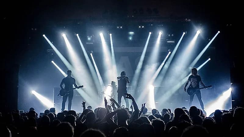 إلغاء حفل فرقة موسيقية استخدمت عبارات معادية للإسلام بفرنسا