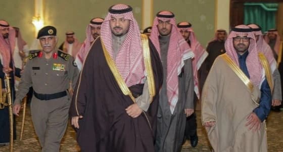 بالصور.. أمير الحدود الشمالية يلتقى المواطنين ويناقش الخدمات الصحية