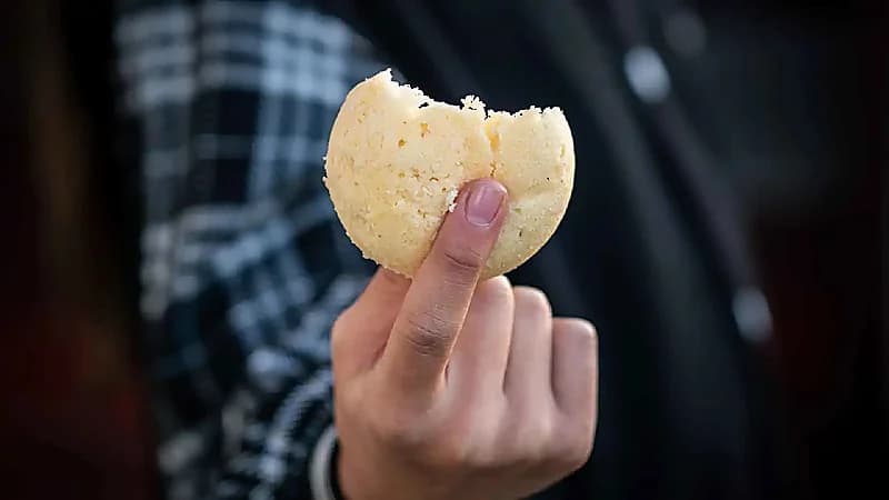 ظاهرة اللقمات الثلاث على تيك توك تثير جدلًا صحيًا