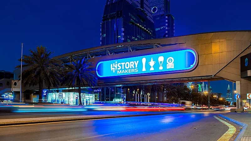 ثلاثية الهلال التاريخية وشهادة غينيس تزين شوارع الرياض .. فيديو