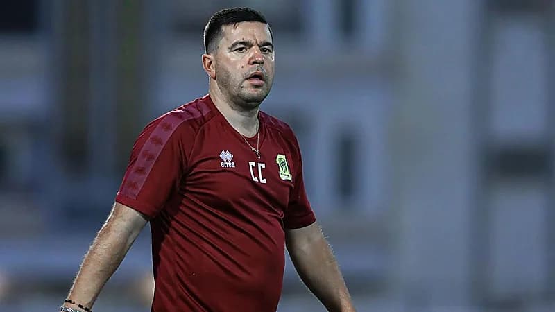 تعليق تفعيل بند التجديد لمدرب الاتحاد