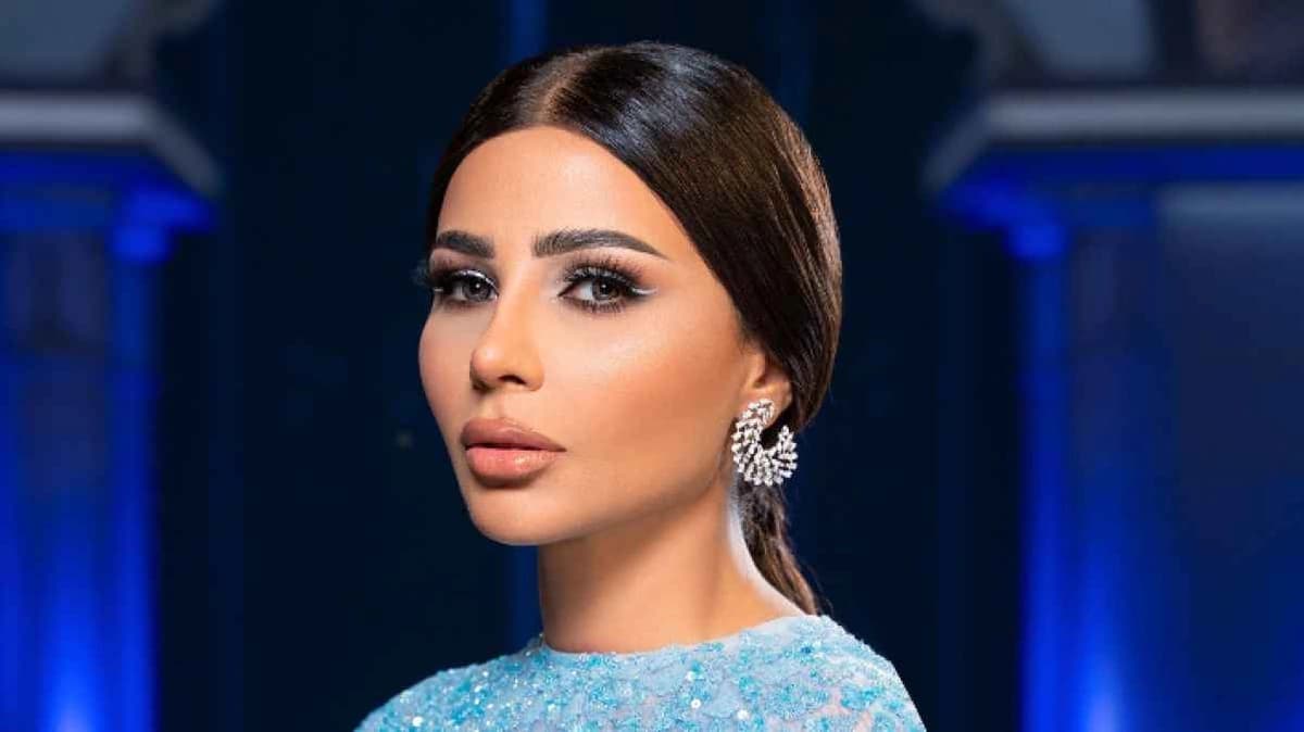 مهيرة عبد العزيز تودع الصيف بألوان جريئة وأناقة ملفتة .. صور