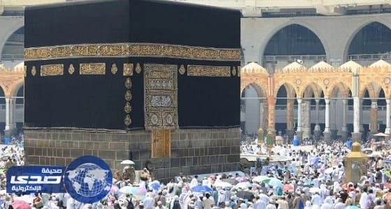 المصلون يؤدون آخر جمعة في العام بالحرم المكي