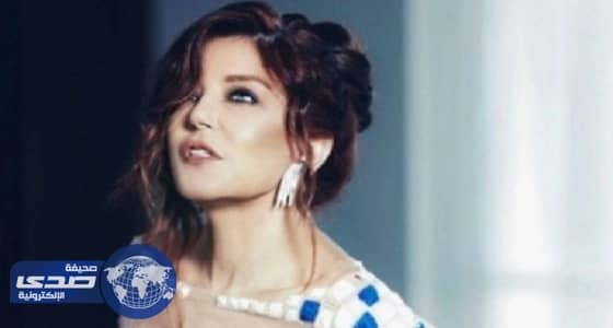 بالصور.. نشطاء يٌشبهون فستان سميرة سعيد بالسيراميك