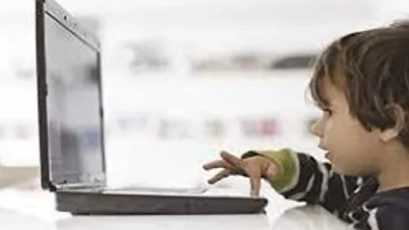 أب يشتري جهاز تشويش ويقطع الإنترنت عن بلدة كاملة بسبب أطفاله