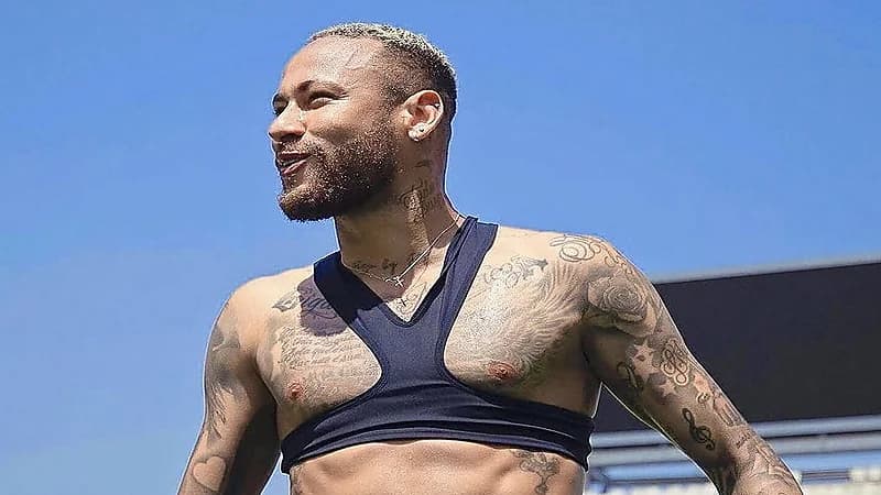 نيمار في أحدث ظهور خلال مواصلة برنامجه التأهيلي