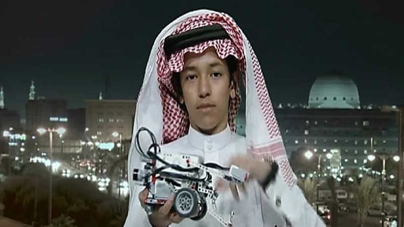 بالفيديو .. طالب يخترع روبوت يحمي حياة العاملين في المصانع من الغازات السامة