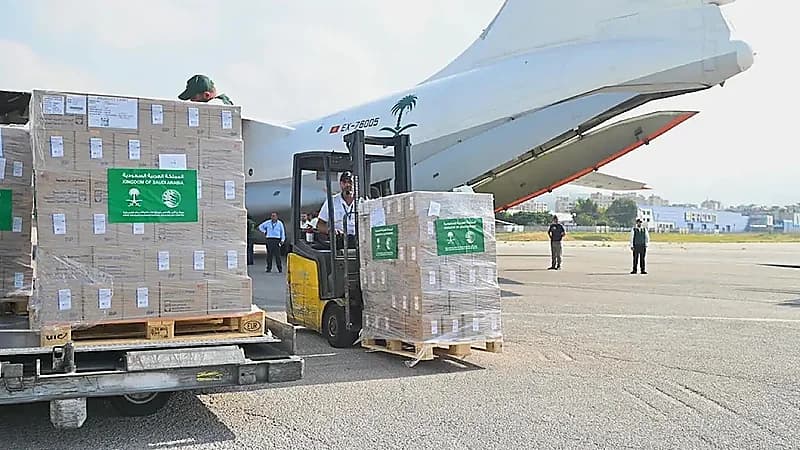 وصول الطائرة الإغاثية السعودية الخامسة للشعب اللبناني