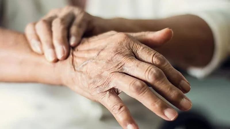 أبرز أسباب مرض الشلل الرعاش وأعراضه