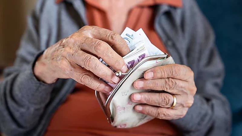 جريمة مروعة بدمشق.. شابة تحاول قتل مسنة لسرقة منزلها