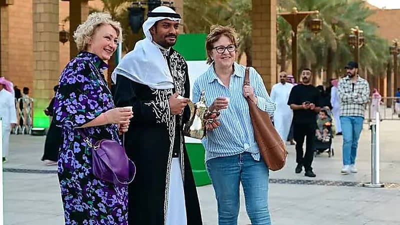 سياح يشيدون بمستوى الأمن والأمان داخل المملكة .. فيديو