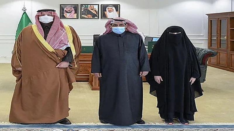 شاهد.. أمير الحدود الشمالية يستقبل الطالبة الحاصلة على جائزة حمدان بن راشد