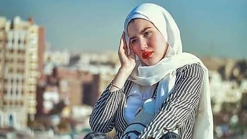 "حنين حسام" تنهار في أولى جلسات إعادة محاكمتها