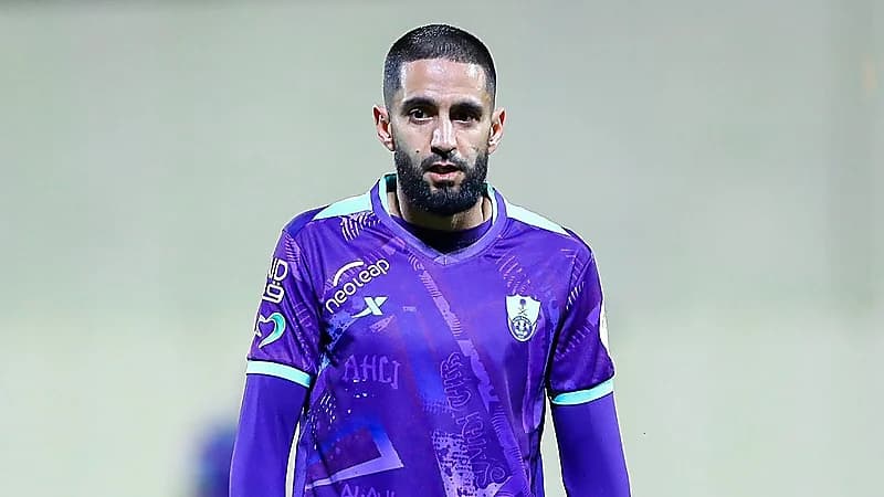 أحد يعلن تعاقده رسميًا مع لاعب الأهلي السابق .. فيديو