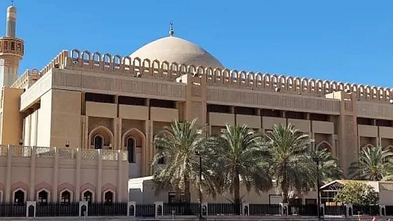 الكويت تقلص وقت الإقامة والصلاة في المساجد لترشيد الكهرباء