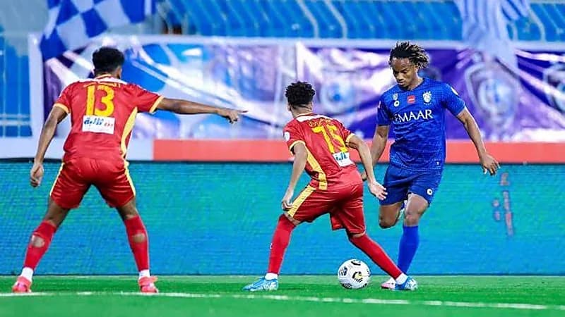 الكشف عن حكم مباراة الهلال وضمك في الجولة الـ11