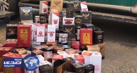 بالصور.. التجارة تضبط وتصادر عبوات عطور تحمل اسم «خمور»