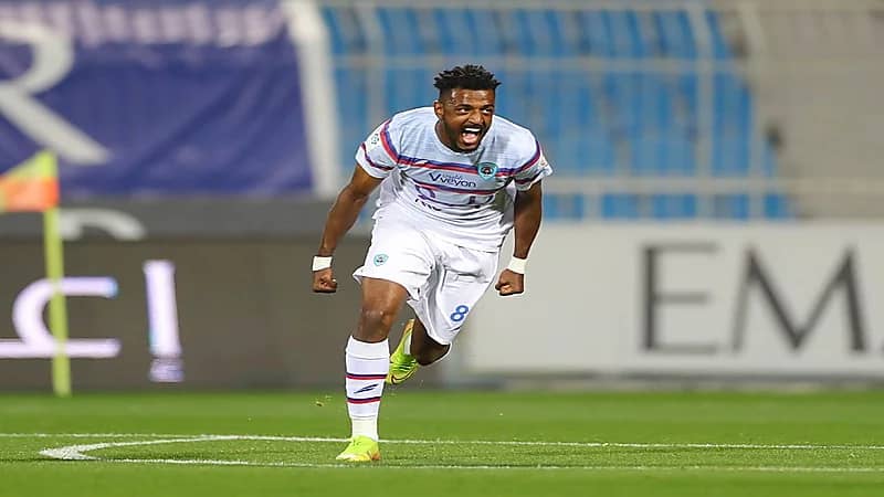 الشباب يقترب من ضم شراحيلي مقابل التنازل عن 3 لاعبين