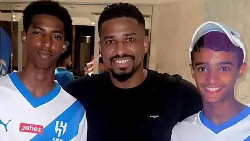 نجل أسطورة الهلال يسير على خطى والده.. صور