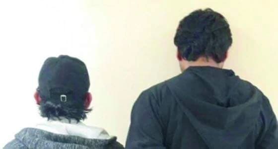 الإطاحة بآسيويين لقيامهما بالسطو على محل بجدة